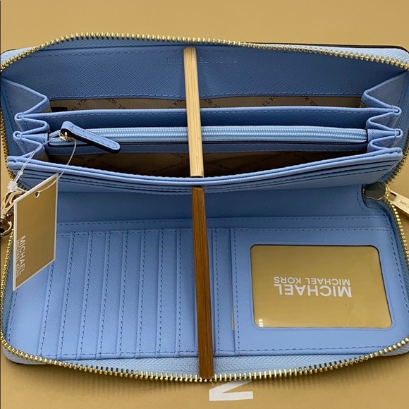 MICHAEL KORS LARGE CONTINENTAL WALLET LIGHT SKY - Picture 3 of 16